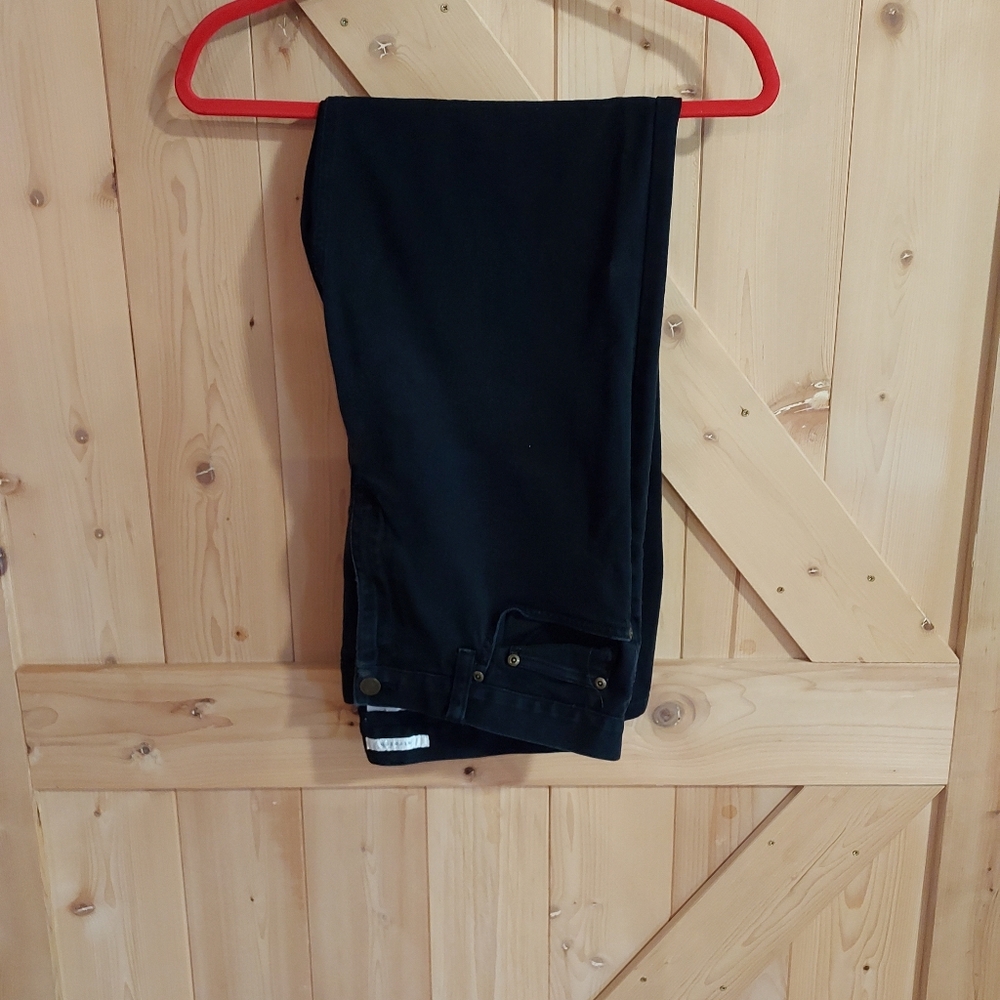 Jones Sport Jeans Womens Size is 14, Black in Color - Stretch - Denim.